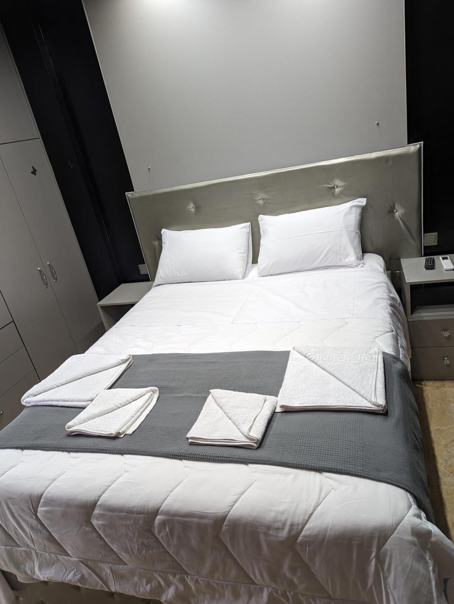 Modern Quiet Luxury Apartment Patra Exterior foto